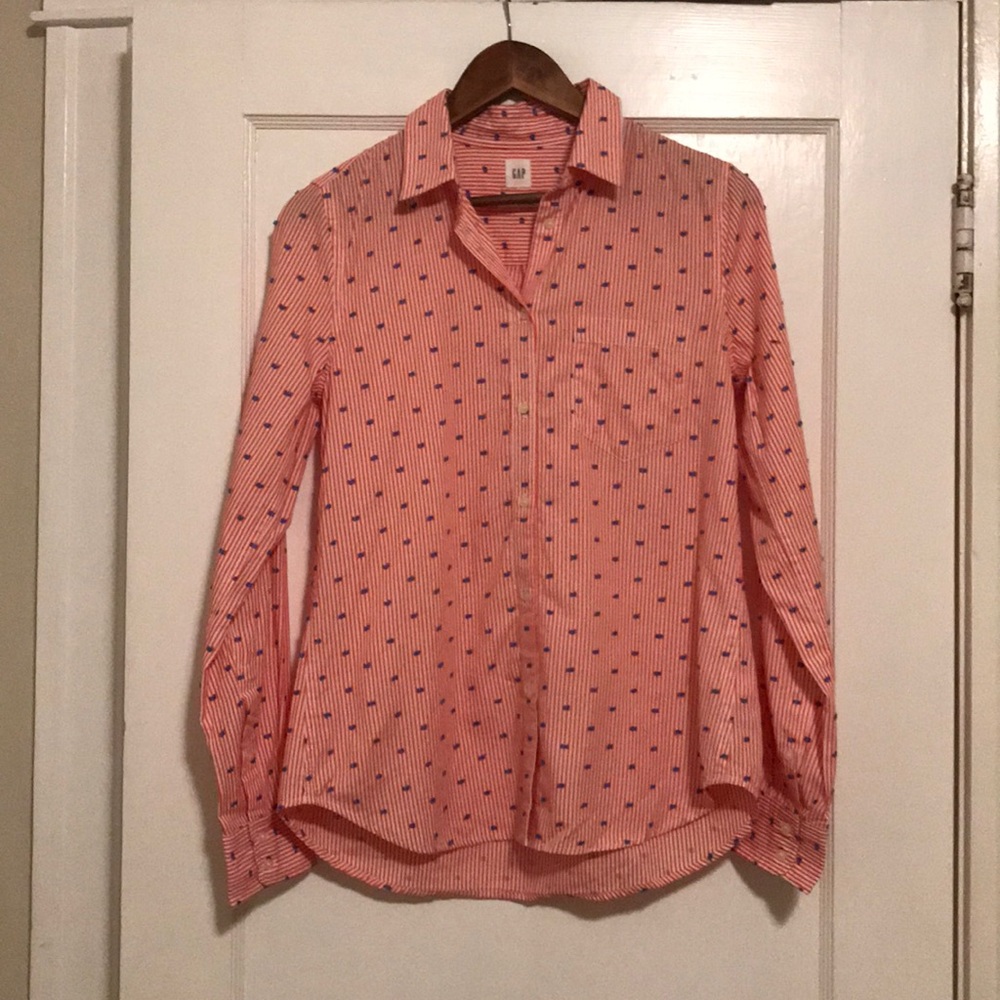 GAP Women's Fitted Boyfriend Button Up Shirt